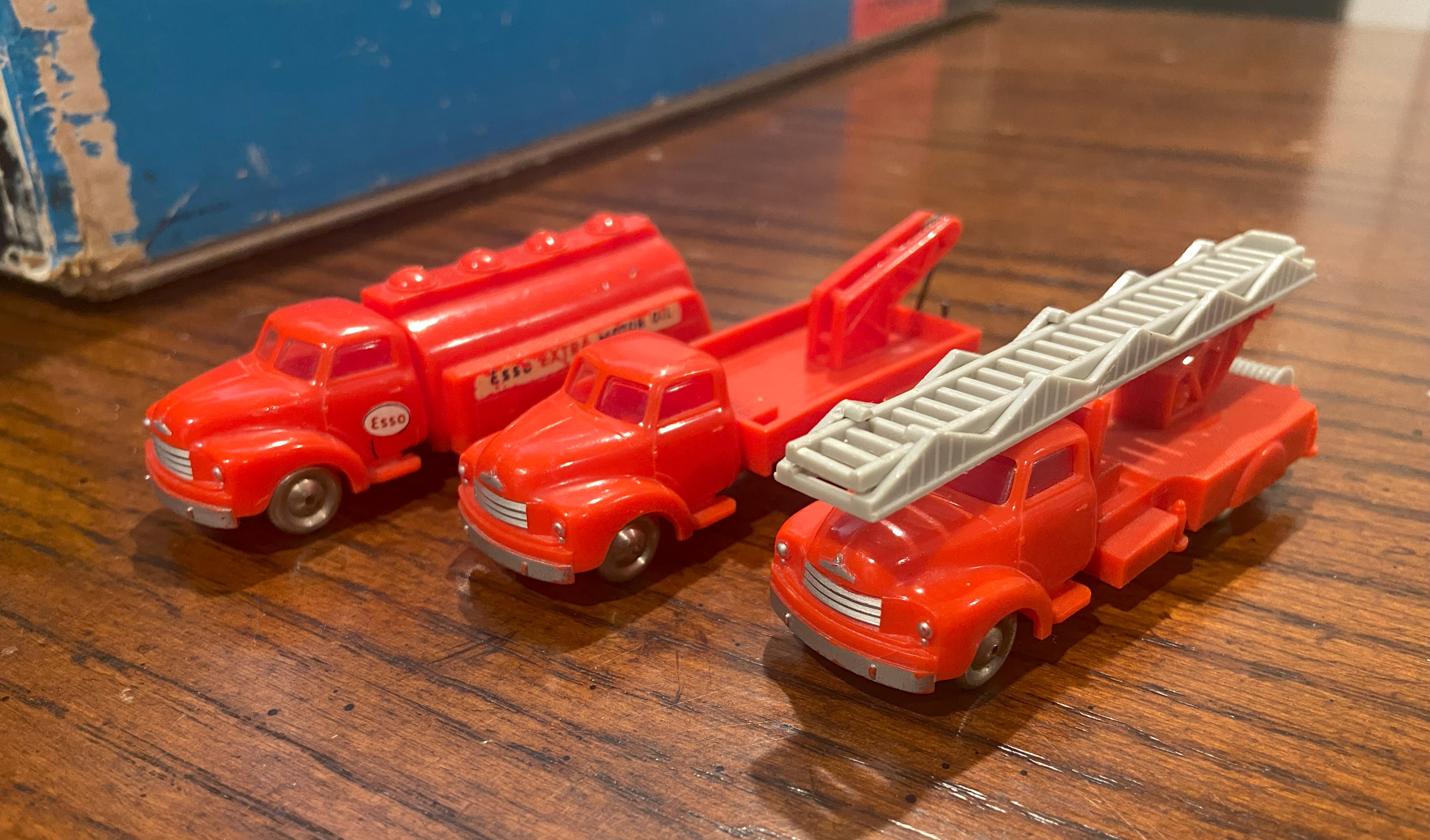 red esso tanker, tow truck, and fire truck 1:87