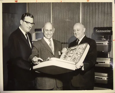 1959 Press Photo - Jesse Shwayder Holding Horizon Case
