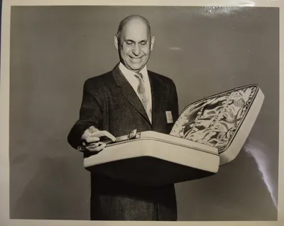 1960 Press Photo - Jesse Shwayder Holding Horizon Case